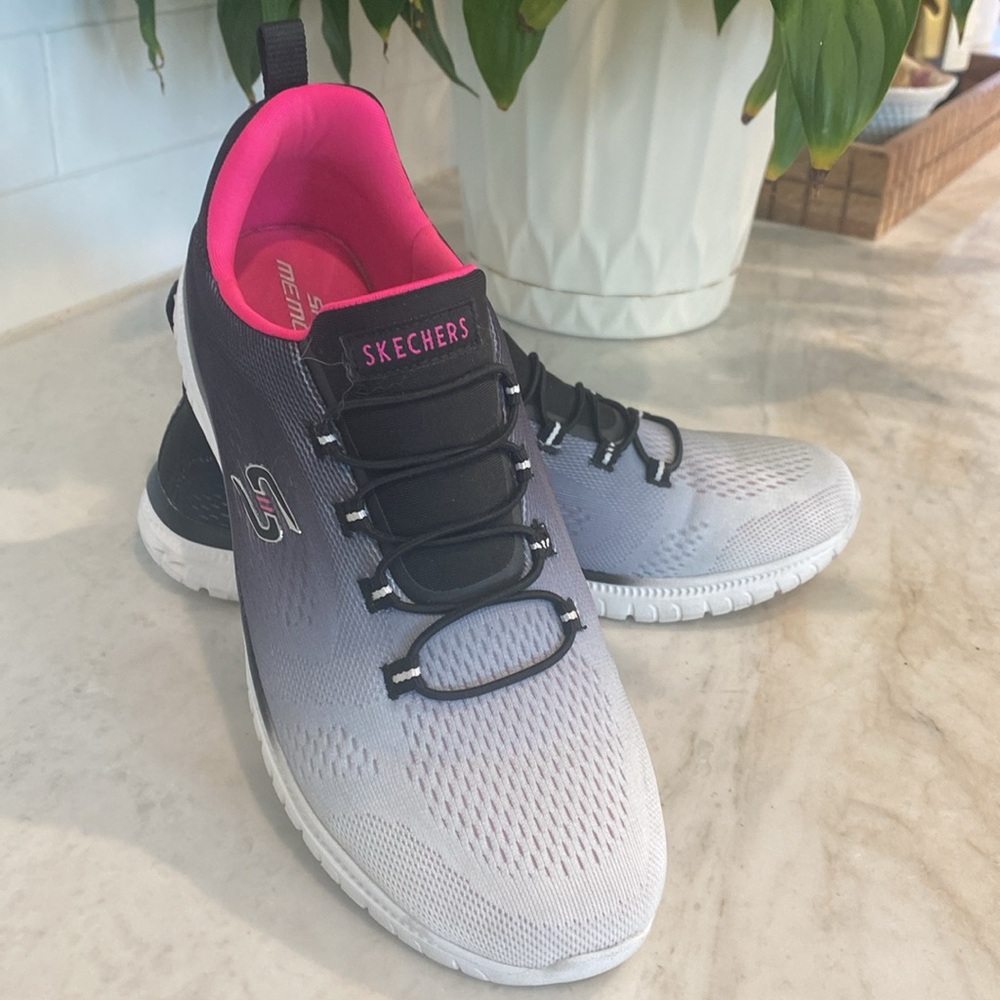 Skechers Virtue Washable Mesh Slip-on Bungee Sneaker